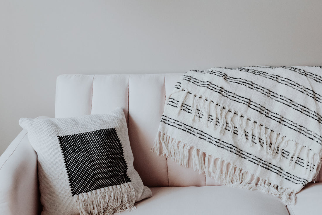  Pillows, Throws & Rugs