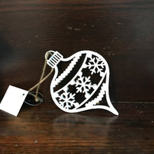  Traditional Style Holiday Ornament