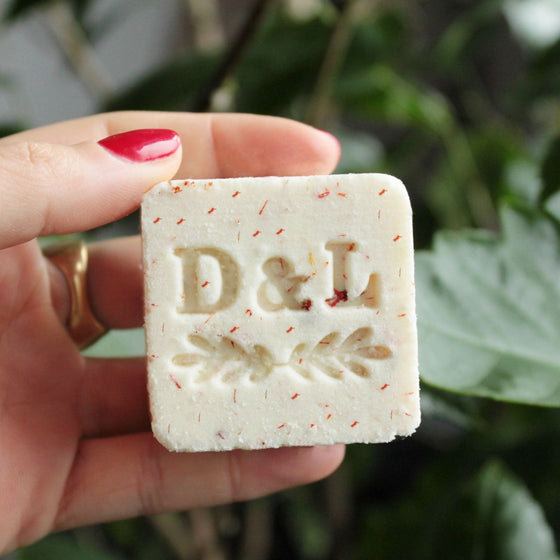 RICE FLOWER SPARKLING BATH CUBE by DOT & LIL